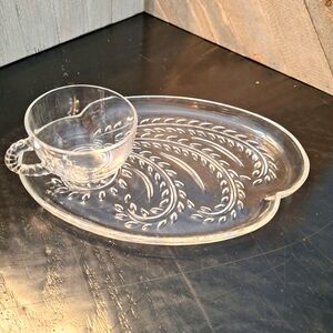 VTG Homestead Fed.  Clear Glass Snack Luncheon Plates & Cups, service for 8